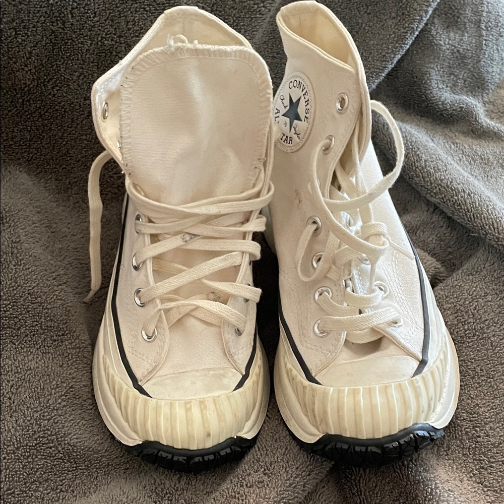 Converse High-Tops in Cream and Black V